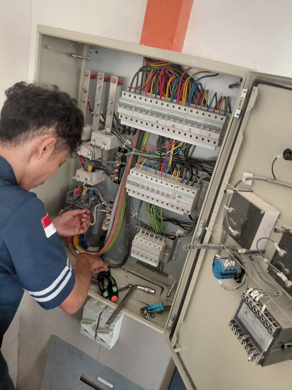 Instalasi panel elektrikal proyek 5
