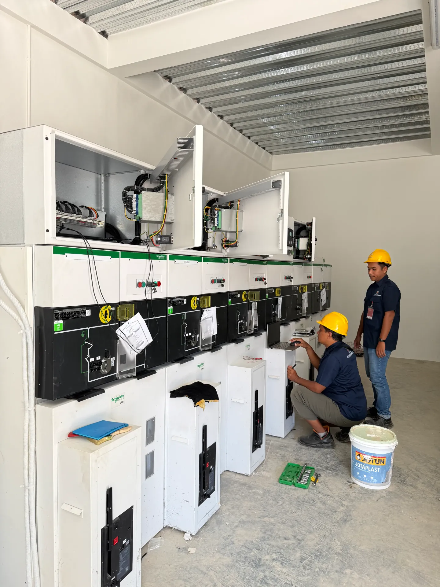 Pekerjaan elektrikal dan konstruksi